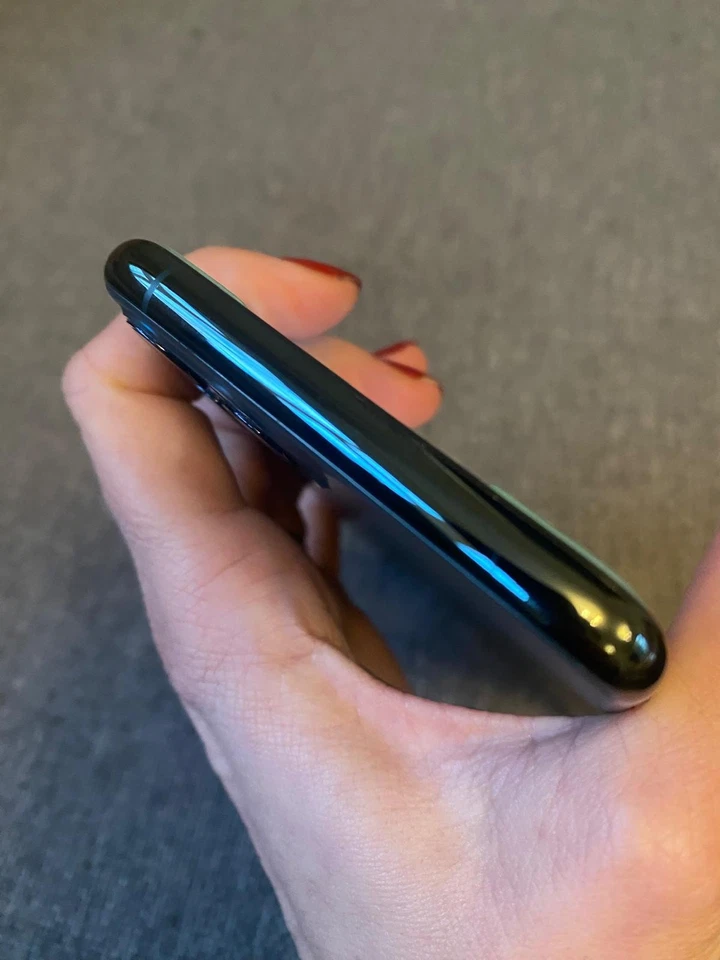 Apple iPhone 11 Pro Max - green - Unlocked - Good Condition - Image 2 of 4