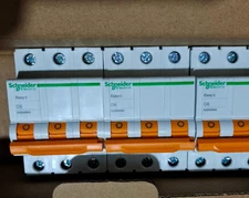1PC NEW Schneider Miniature circuit breaker Easy9 3P D6A EA9AN3D6 #YY