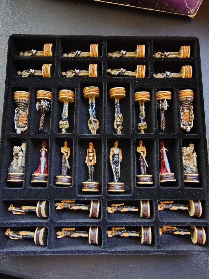 The Chessman Summit Collection Collectors Set Dead Vs Slayer Fame 5649 2002 Vtg - Image 2 of 4