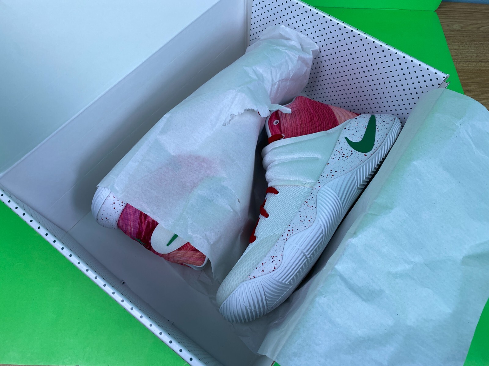 L@@K BRAND NEW RARE NIKE KYRIE 2 PREMIUM KY-RISPY KRISPY KREME SZ 10 DS LIMITED image 5