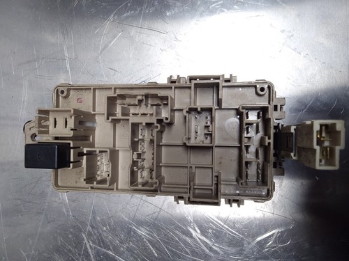 Fuse Block 82201FE000 / 82201FE001 Joint Box 02-04 Subaru Impreza, WRX, STi - Picture 2 of 2