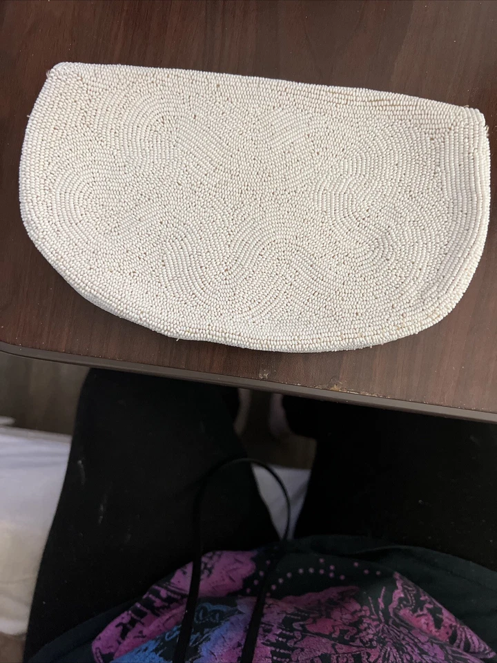 Bolso sin asas de noche Warburg marfil con cuentas forro satinado fiesta formal 8" de colección Foto 3 de 4