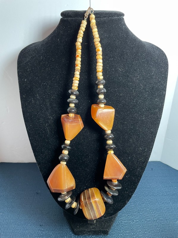 Vintage Hobe Necklace Choker Bakelite, Wood, etc.?