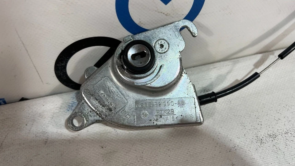 Aston Martin V8 Vantage 2011 Door Lock Cylinder RHS OEM 6G33-F21990-AB - Изображение 2 из 4