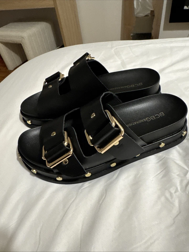 Sandalias BCBG Bamba con tachuelas 7,5 Foto 2 de 2