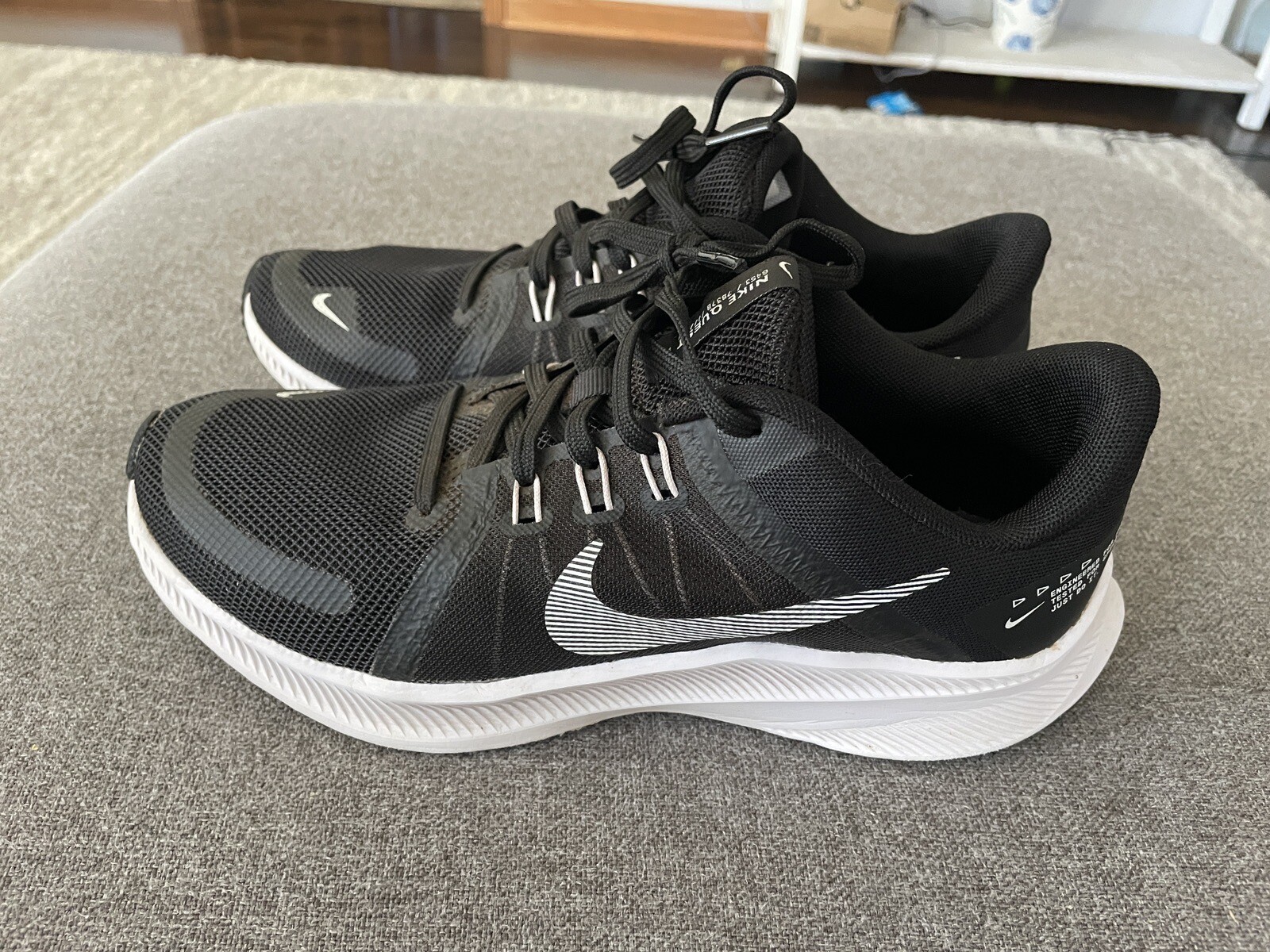 Men's Nike Quest 4 Road Running Shoes Black/Dark Smok… Gem