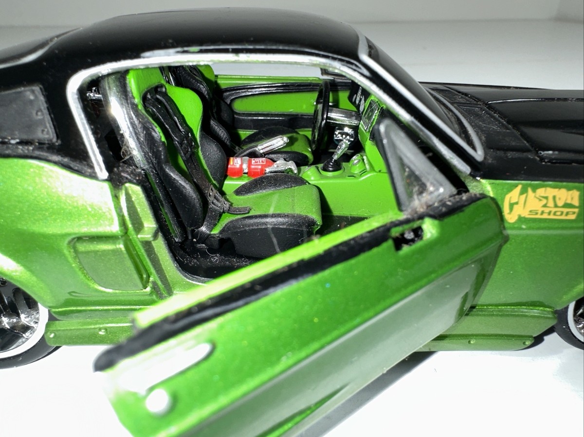自動車 Maisto HD Custom 1967 Ford Mustang GT 1967 Ford Mustang GT Harley-Davidson 1:24 Scale Maisto H-D
