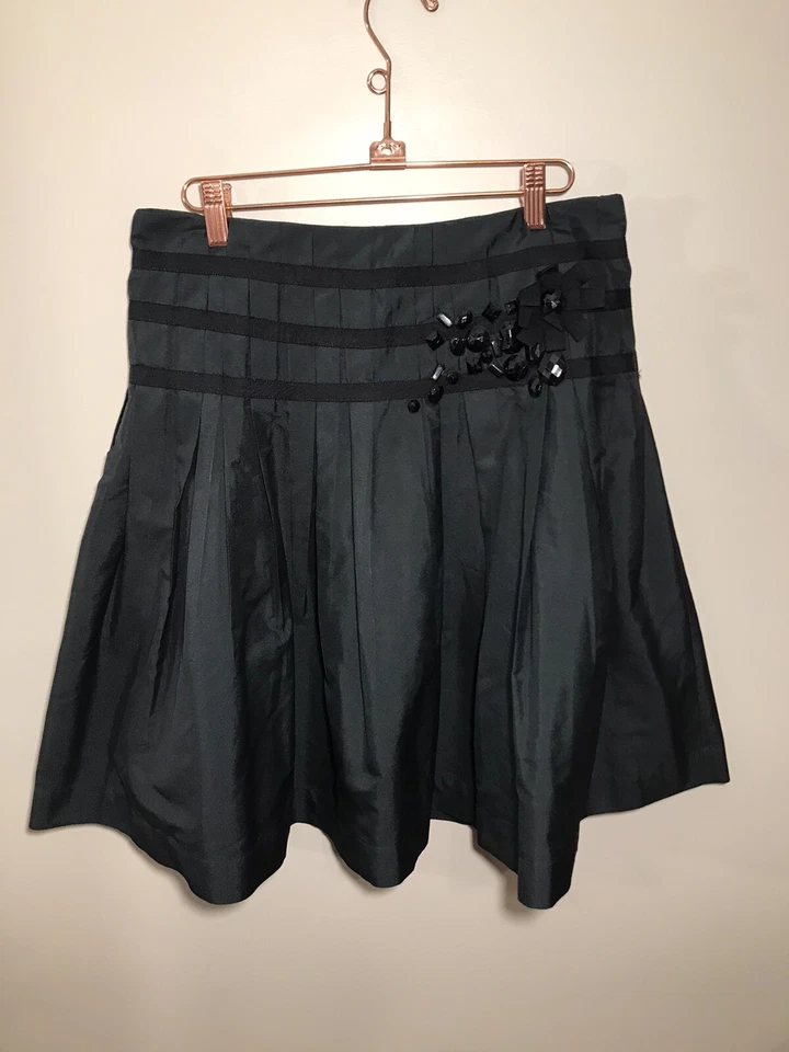 Falda plisada Robert Rodriguez para mujer talla 6 cinta adornada fiesta negra DEFECTUOSA Foto 2 de 4