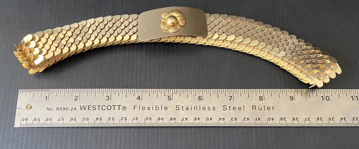 Vintage Skinny Gold Metal Floral Etched Fish-Scale Stretchy Waist Belt 1970s Vintage Gold Fish Scale Stretch Belt: 1970s Elastic  main image 3