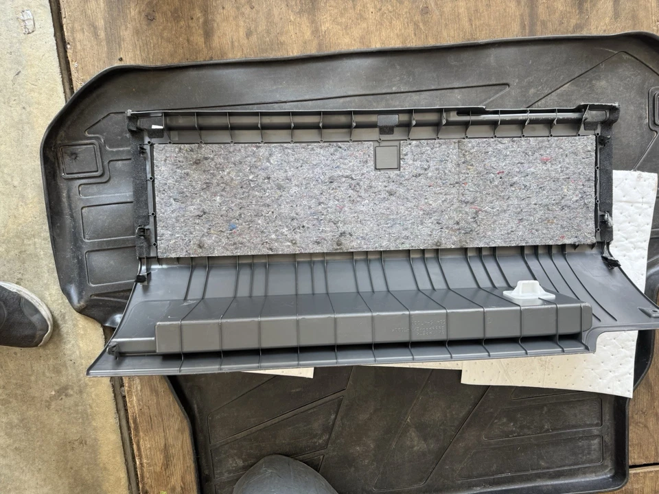 Toyota Prius V 58415-47060 2012-2017 maletero de carga panel de moldura fabricante original Foto 4 de 4