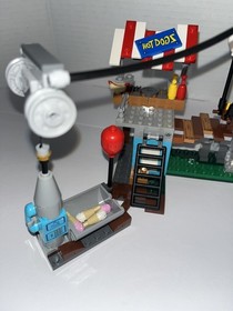 LEGO The Angry Birds Movie: Pig City Teardown 75824 with 2 figs