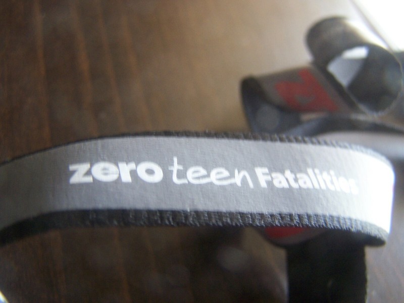 NECK STRAP BAND / STRAP KEY / ID  DETACHABLE REFLECTIVE ZF ZERO TEEN FATALITIES