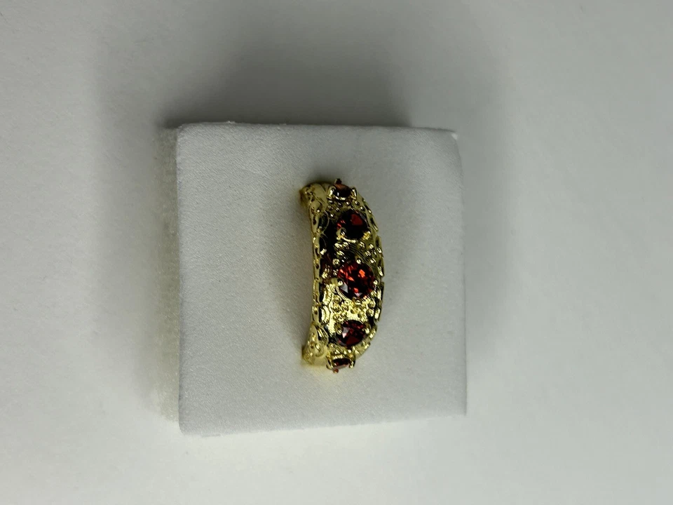 Кольцо с красным камнем заполненное золотом 18 карат в подарочной коробке - размер 7 - Изображение 4 из 4
