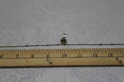 Collar colgante de estrás en tono dorado firmado por Claire's - Imagen 7 de 8
