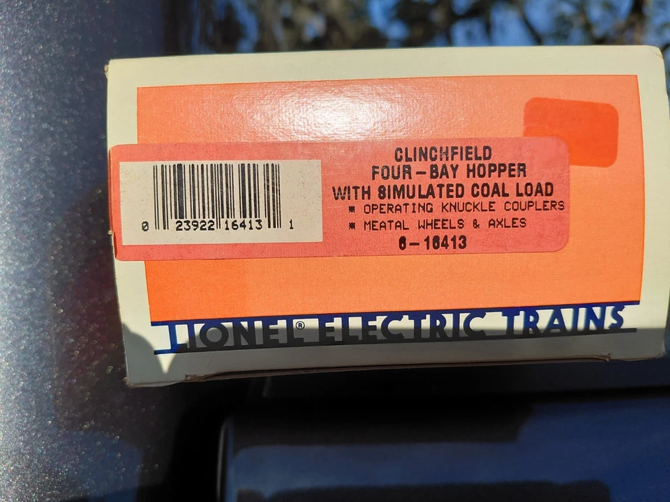 Lionel 6-16413 Clinchfield 4-Bay Hopper w/ Simulated Coal Load Car - Image 3 of 4