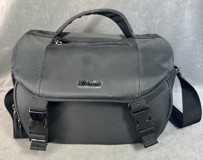 Nikon Deluxe Digital SLR DSLR Black Padded Shoulder Camera Case 17001