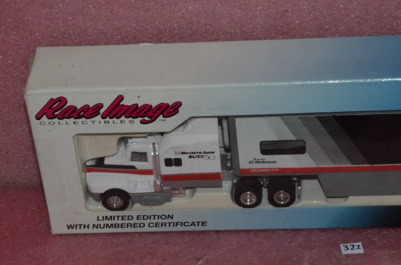 Camión Corgi NHRA Series Al Hofmann Kenworth Western Auto Slick 50 1/64. Foto 2 de 4