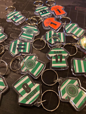 Custom Made Team Shirt Acrylic Keyring | Trophy Monster - Foto 4