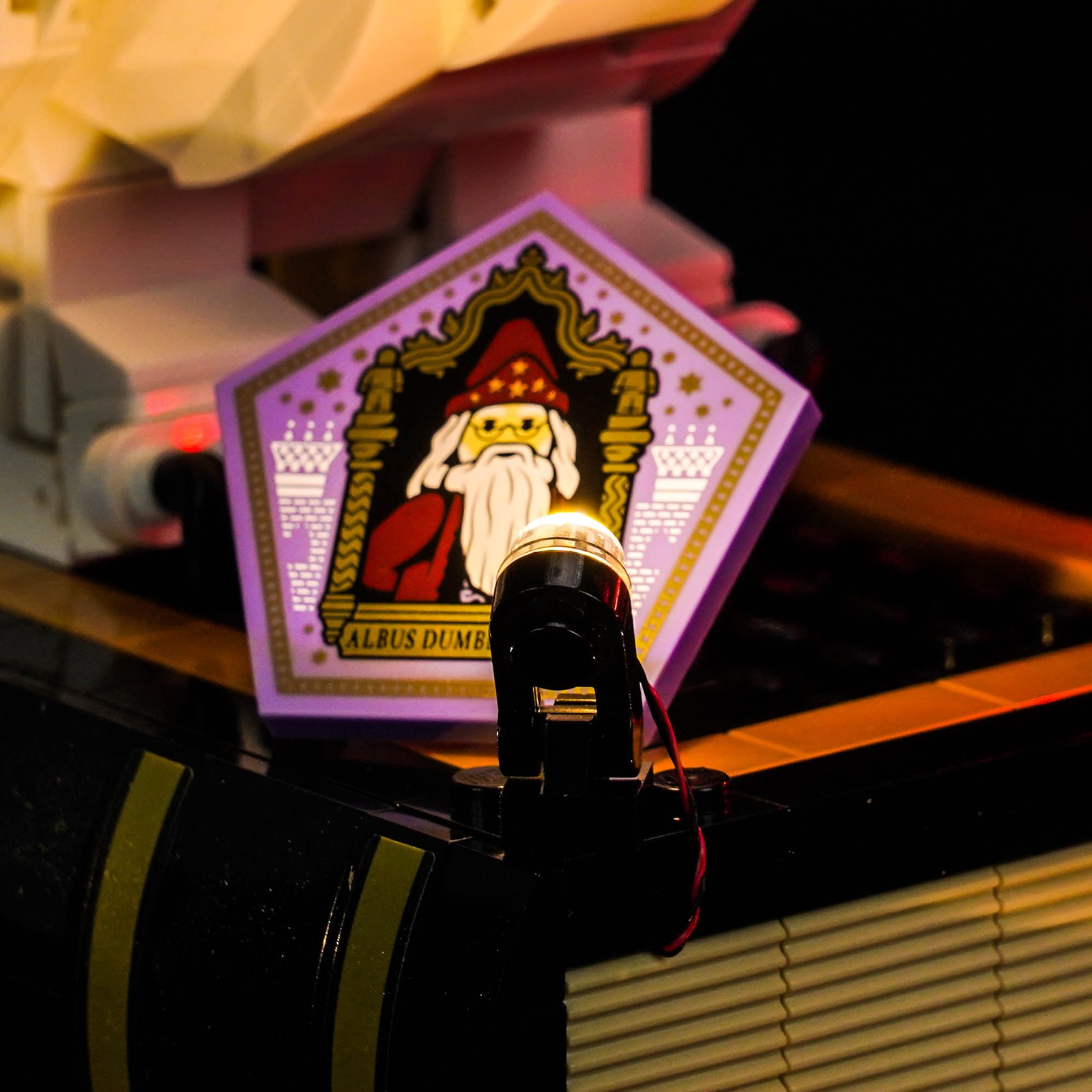 LocoLee Kit Luci LED per LEGO 76466 Pietra Filosofale - Edizione da Collezione Light Set foto 4