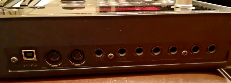 Synthesizer KORG MICRO X mit Netzteil im Transportkoffer - Bild 2 von 4