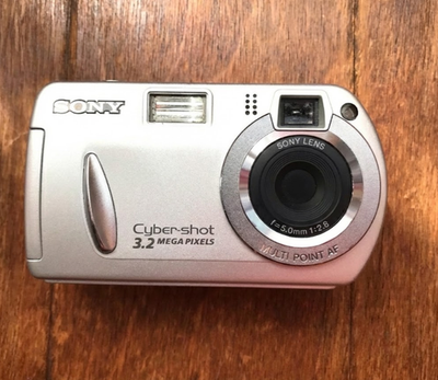 SONY Cyber-shot DSC-P32 Digital Camera Silver 3.2MP AA Battery