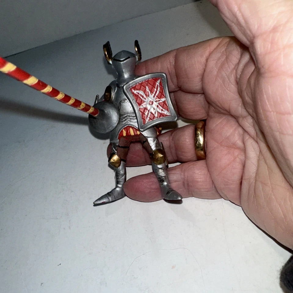 2001 Papo Castles and Knights Series 2001 Jousting Knight Medieval Red & Gold Foto 2 de 4