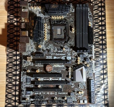 ASRock Z77 Extreme4, LGA 1155/Sockel Teildefekt (1-2 RAM Slots)