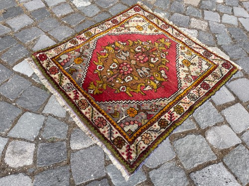 Turkish Vintage Small Rug Handmade Wool Bohemian Bath Mat Rug 2,2 x 2,2 ft