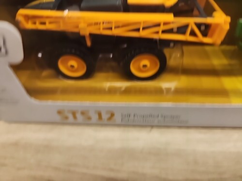1/64 Hagie Partnership Set - John Deere 4030R & Hagie STS12 - Picture 4 of 9