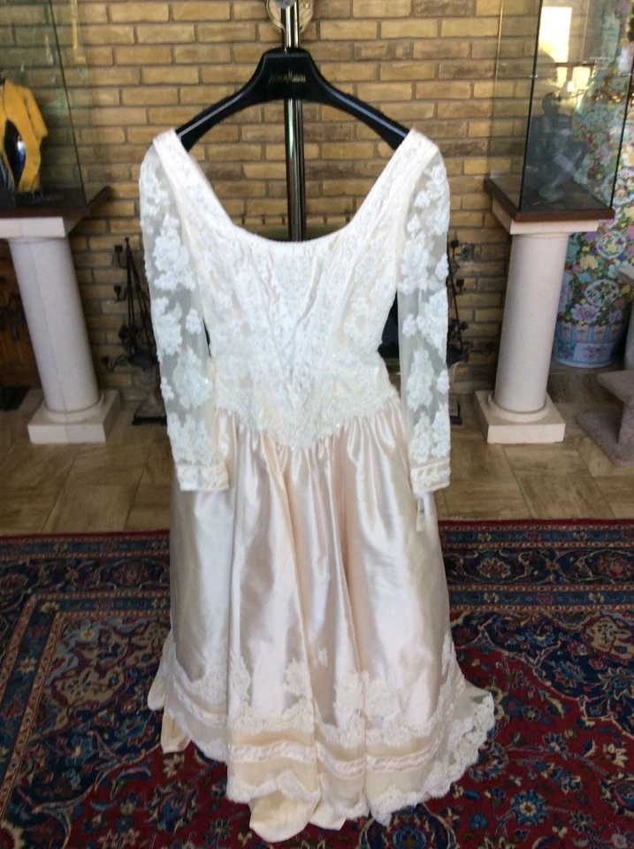 全新 CHRISTOS 真丝串珠花边白色/香槟婚礼礼服 10 美元 3333 - 出售 — 第 2/4 张图片