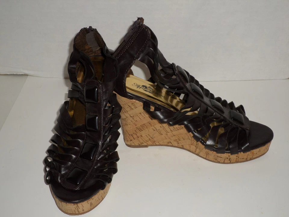 APPLE ДНИЩА ЖЕНЩИН КОРИЧНЕВЫЙ С РЕМЕШКАМИ НА ТАНКЕТКЕ САНДАЛИИ РАЗМЕР 9 ОЧЕНЬ ХОРОШИЙ  - Изображение 4 из 4