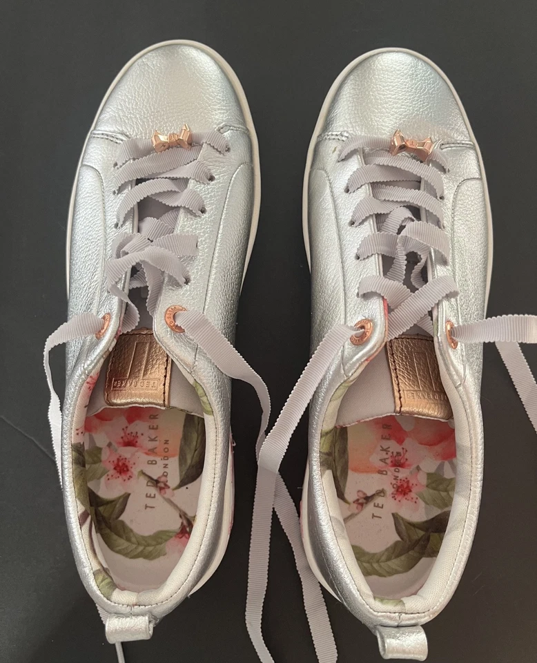Tênis Ted Baker Feminino Londres NOVO Estampado Kelleip Prata Metálica Dourado 9.5 - Imagem 3 de 4