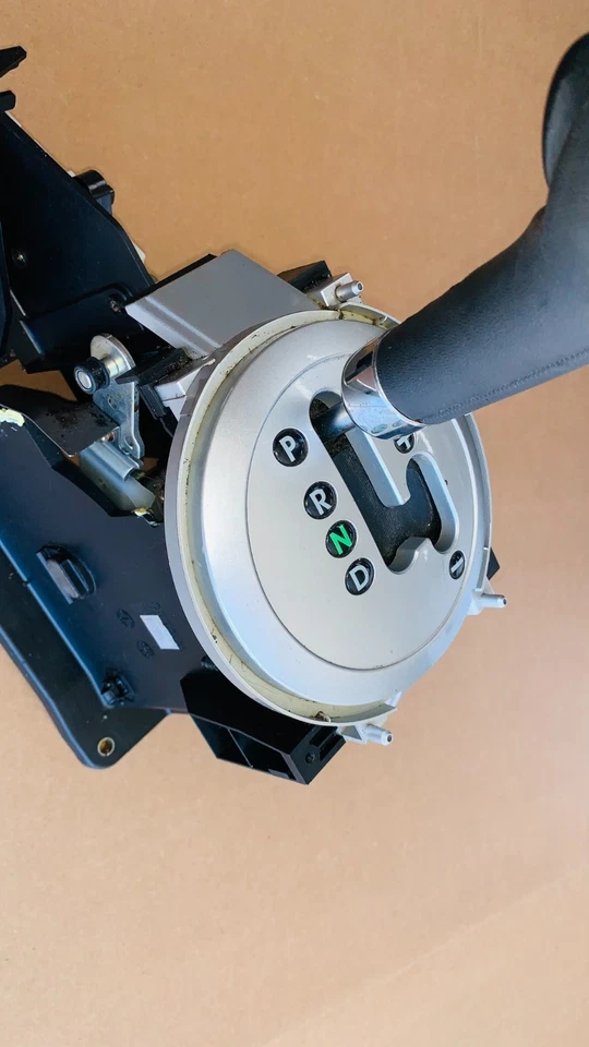 2004-2011 MITSUBISHI ENDEAVOR GEAR SHIFT LEVER FLOOR SHIFTER ASSEMBLY OEM - Image 4 of 4