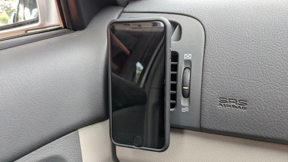 Phone Car Thin Vent Mount Clip (Compatible with Quad Lock) Thin Vent Version - Image 2 of 4
