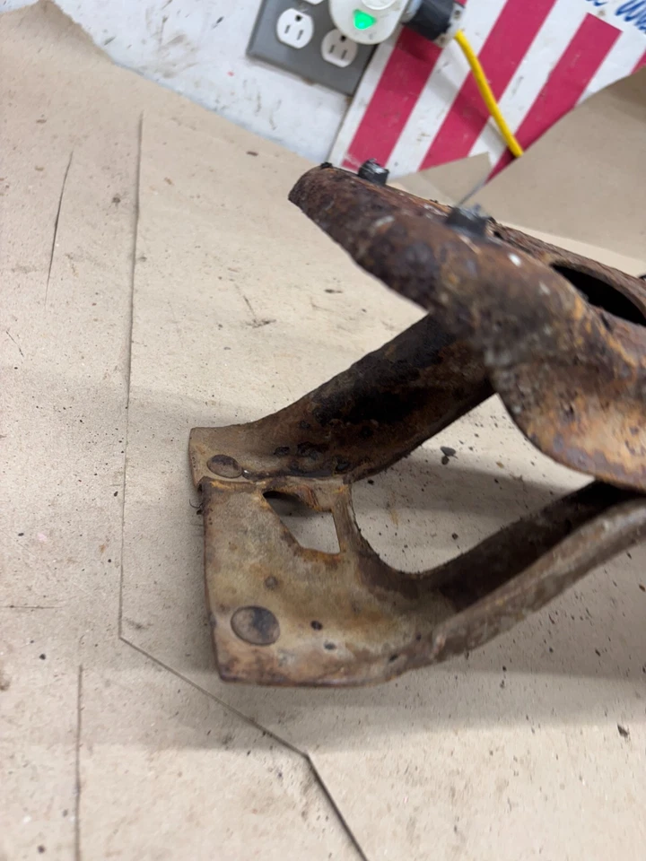 1980-1997 FORD F150 F250 F350 REG CAB MOUNT CROSSMEMBER FRAME RAIL BODY MOUNT 91 - Imagem 2 de 4