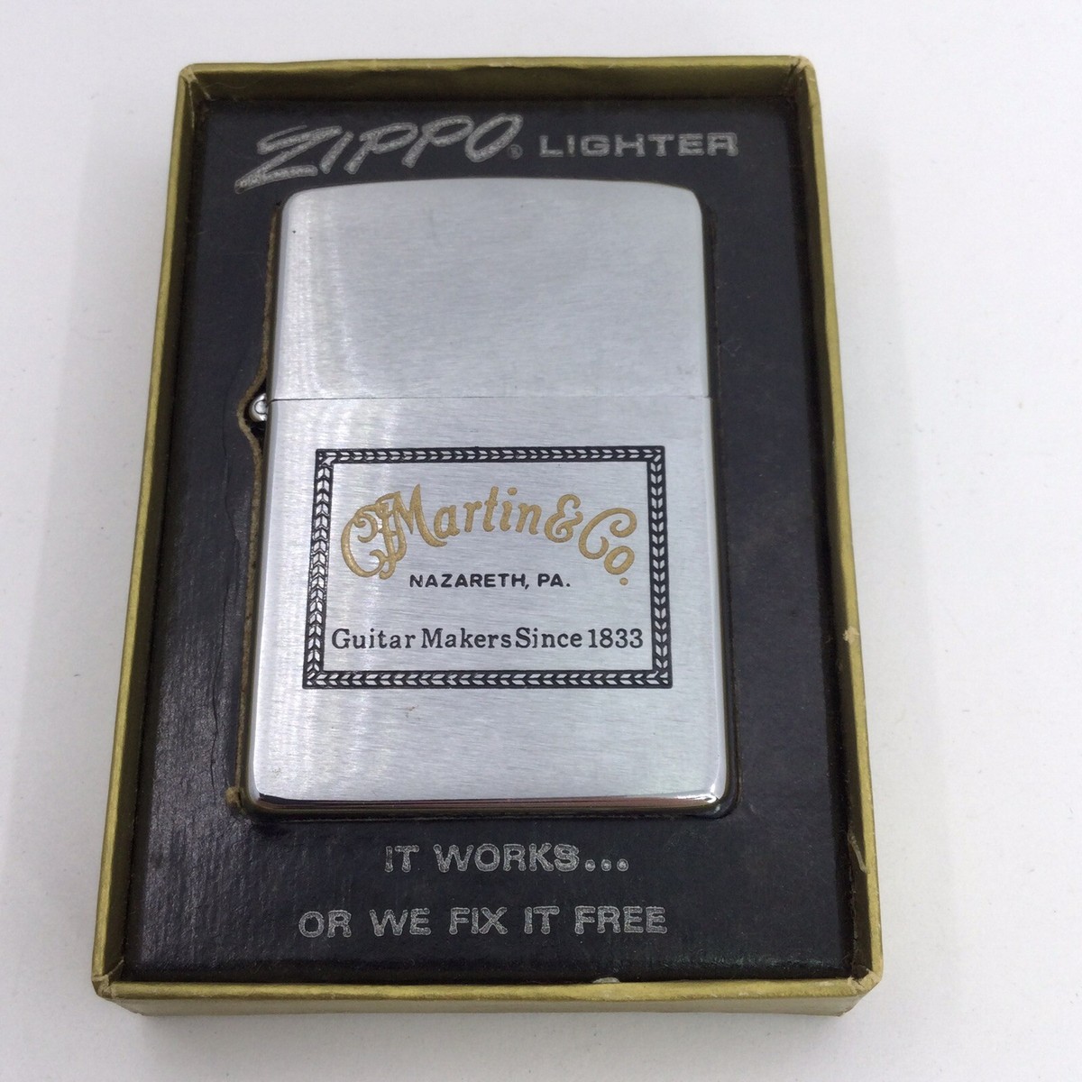ZIPPO 1976 - FULL SIZE - MARTIN GUITAR ADVERTISEMENT- M.I.B.