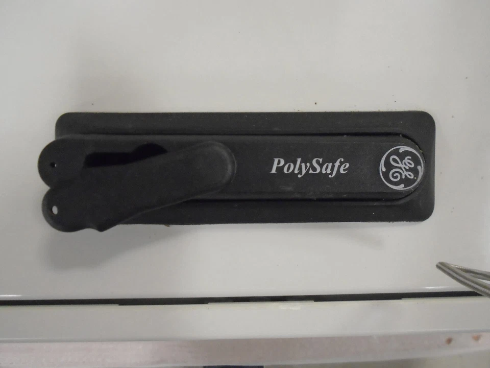 Lightly used in original packaging GE/Vynckier Polysafe FRP Enclosure #PS3030A - Изображение 2 из 4