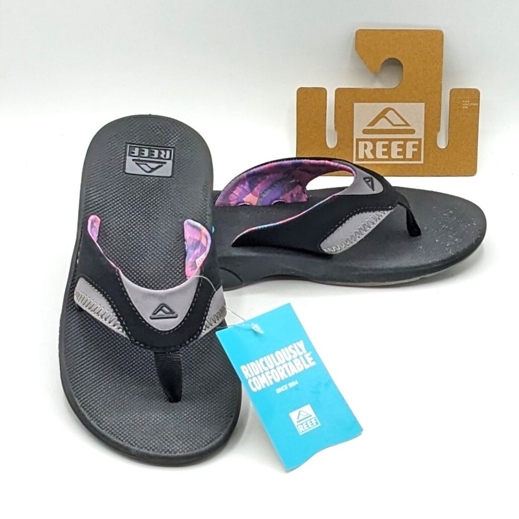 REEF “Fanning” Women's Flip-Flop Sandal Sole Bottle Opener