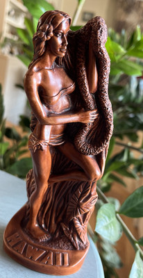VINTAGE SEXY COCO JOE'S HAWAII GIRL STATUE IN BIKINI HAPA-WOOD BLEND NUMBERED