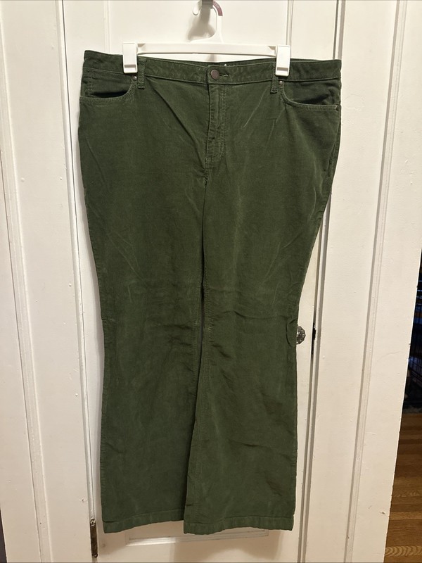 Wrangler Women’s Green Corduroy Flare Leg Western Pants Size 19x34 Vintage Look