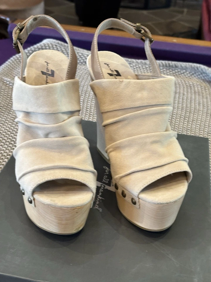 7 mulas de plataforma de gamuza cerosa arena Ingrid para toda la humanidad 7 se adapta a 7,5/8 originales $200 Foto 3 de 4