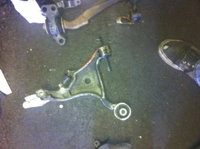 99 00 01 02 03 04 05 06 BRAZO DE CONTROL INFERIOR IZQUIERDO DELANTERO VOLVO S80 Foto 3 de 4