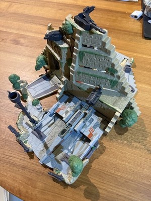 STAR WARS MICRO MACHINES YAVIN REBEL BASE GALOOB 1997 X-WING FIGHTER MIT FIGUREN