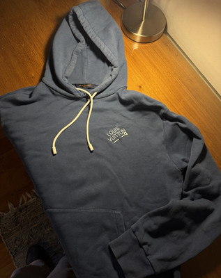 Louis Vuitton Men s Blue Logo Fleece Pullover Hoodie w/ Pockets Size M