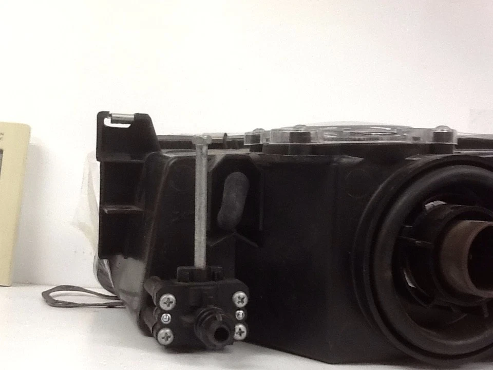 Conjunto de faros derecho TYC 20-3167-88 Chrysler, Dodge, Plymouth Foto 4 de 4