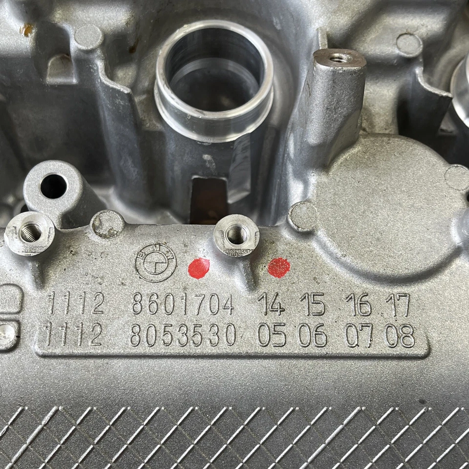 Conjunto de cubierta de válvula de motor BMW M5 F90 2014-2021 4,4 L CIL 1-4 OEM Foto 3 de 4