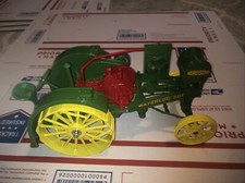 ERTL John Deere Waterloo Boy Tractor 1/16 Scale