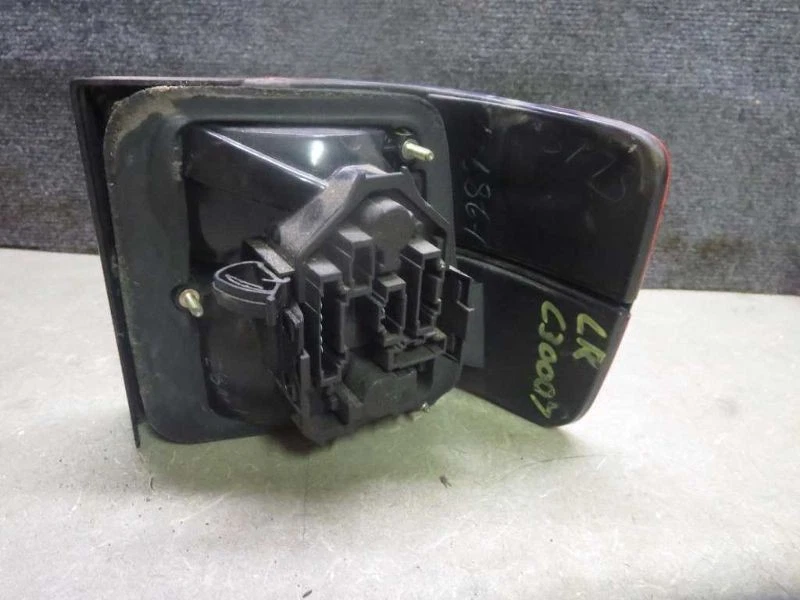 Lanterna traseira lateral esquerda para motoristas Volkswagen Jetta GL 1993-99 - quarto de painel montado - Imagem 2 de 2