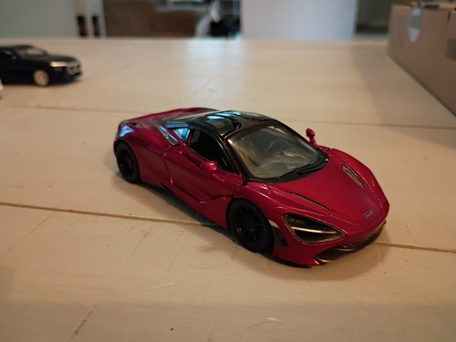 McLaren 720S Red Kinsmart Maßstab 1:36 Diecast  - Bild 4 von 5