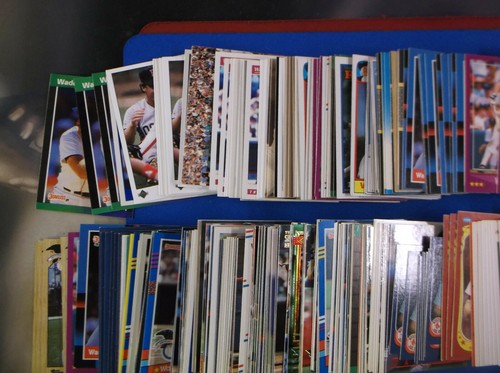 550 assorted Wade Boggs Baseball cards -1985-1993 NMt, NMT+ - Picture 2 of 8
